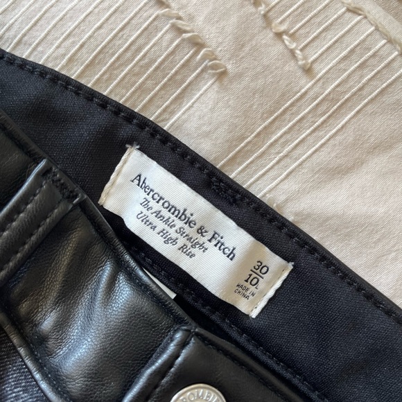 A&F size 30 mixed fabric leather jean pant - Picture 3 of 4